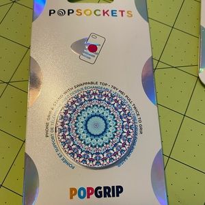 Pop Socket phone grip